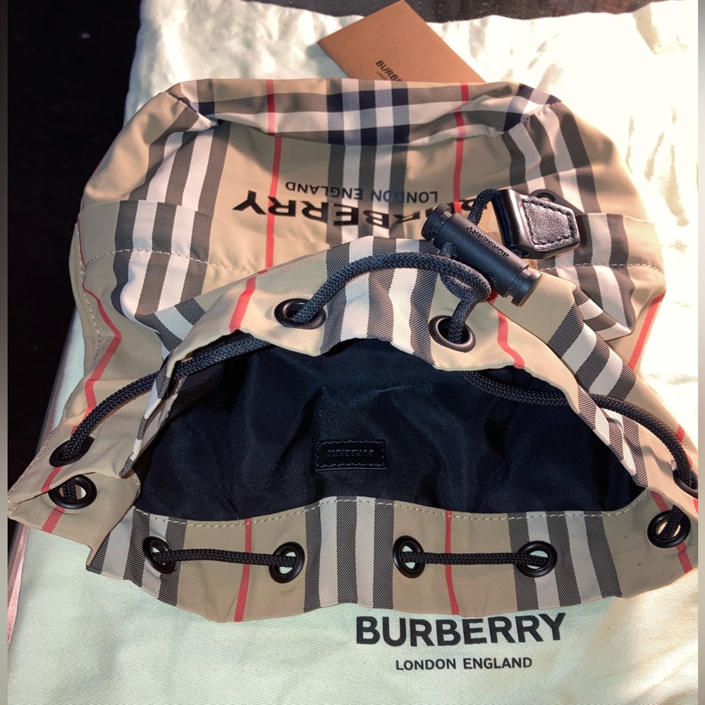 Burberry bucket bag